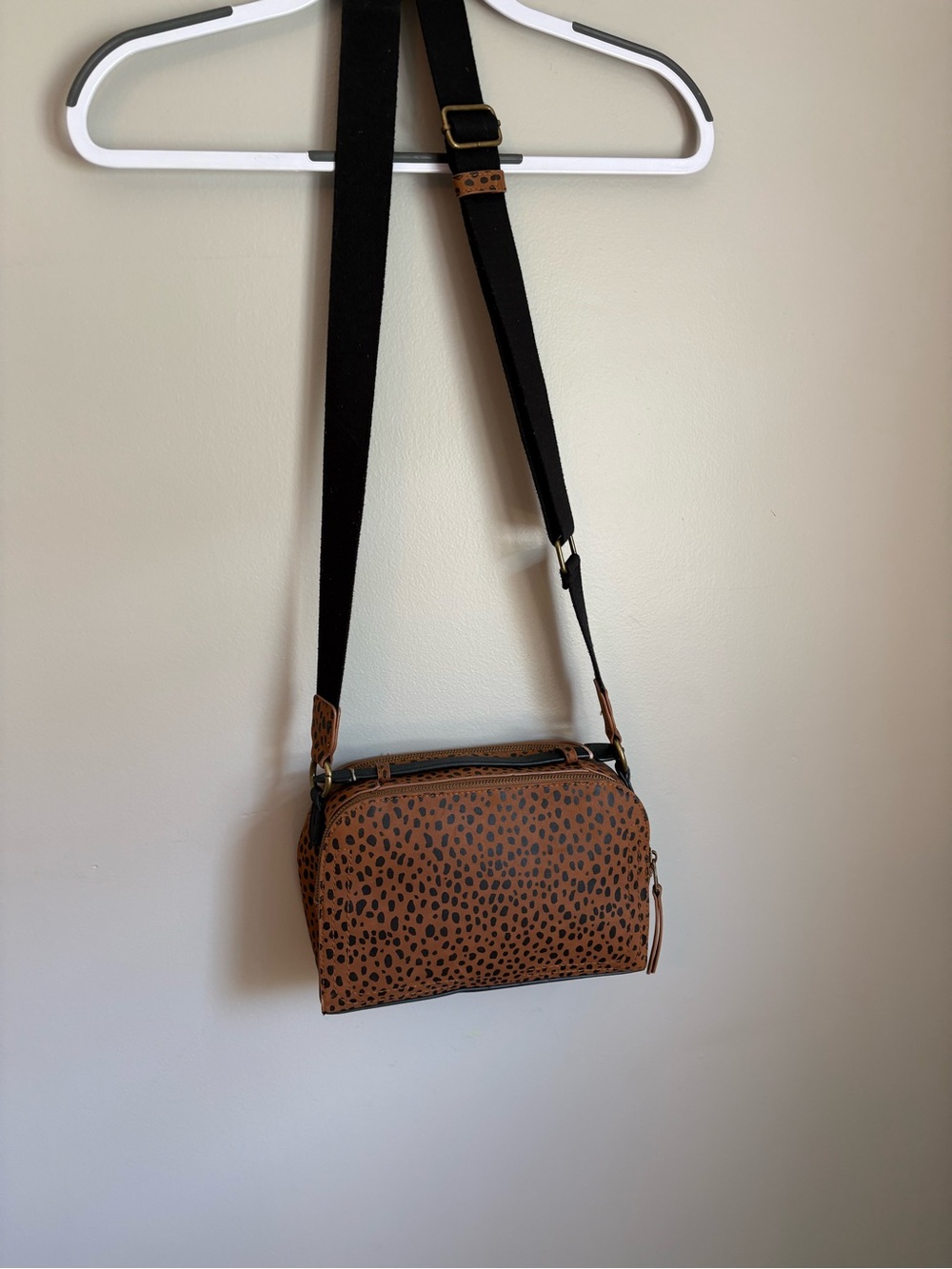 Universal Thread Cheetah Leopard Print Double Zip Crossbody Bag Brown Black - Picture 1 of 12